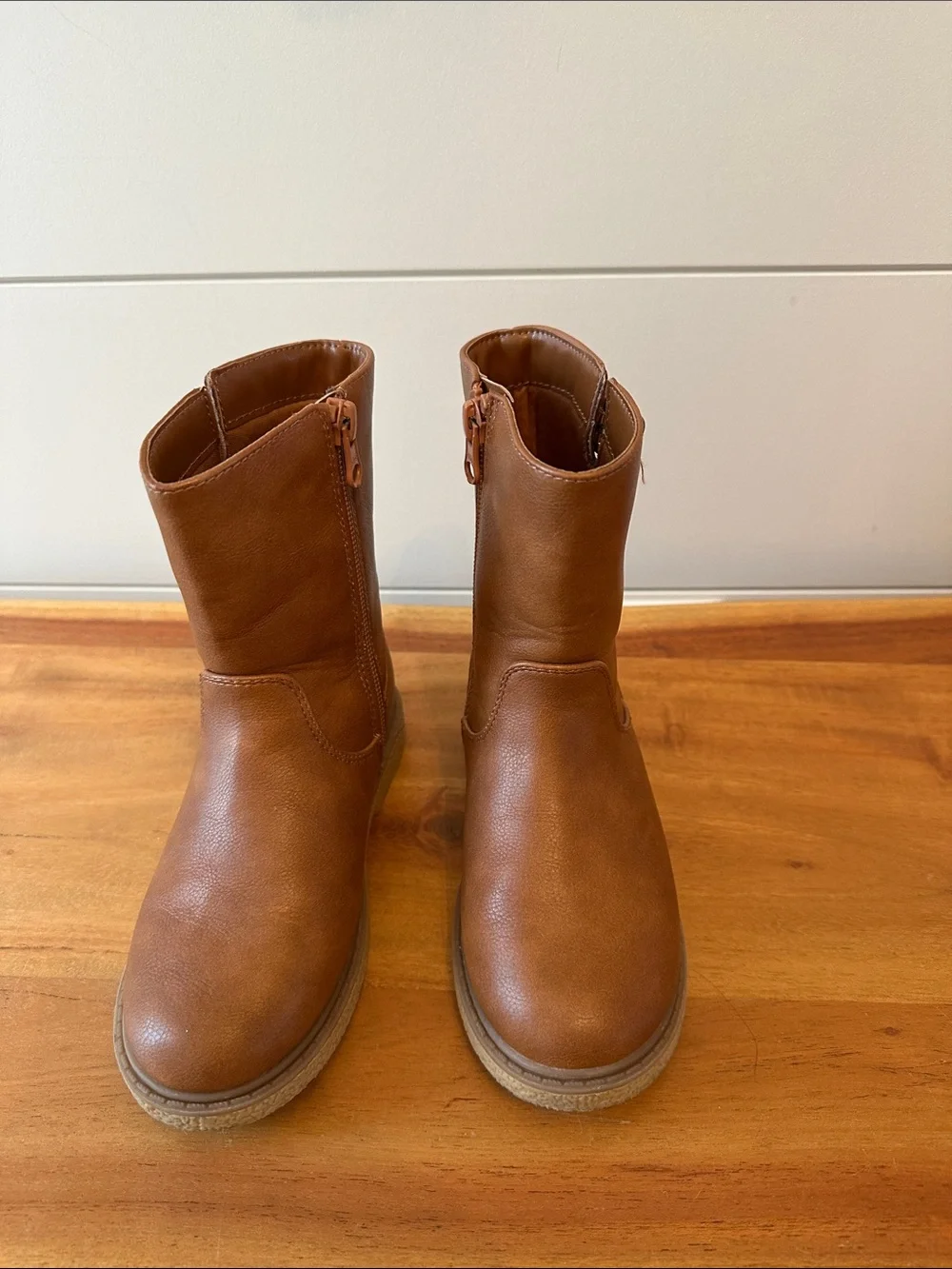 Girls cat and Jack boots size 11